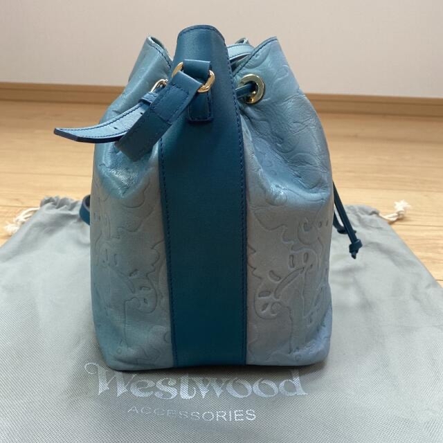 Vivienne Westwood(ヴィヴィアンウエストウッド)のヴィヴィアンウエストウッド　レザー　巾着　ショルダーバッグ オーブ　型押し　総柄 レディースのバッグ(ショルダーバッグ)の商品写真