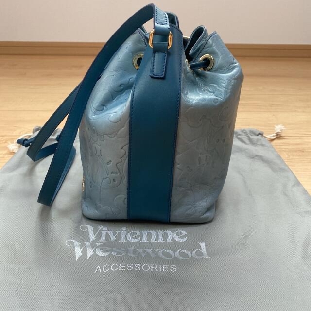 Vivienne Westwood(ヴィヴィアンウエストウッド)のヴィヴィアンウエストウッド　レザー　巾着　ショルダーバッグ オーブ　型押し　総柄 レディースのバッグ(ショルダーバッグ)の商品写真