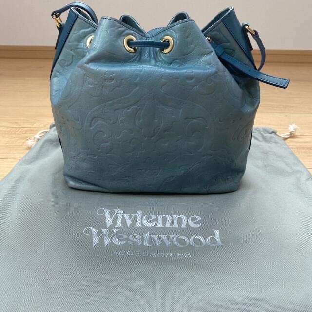 Vivienne Westwood(ヴィヴィアンウエストウッド)のヴィヴィアンウエストウッド　レザー　巾着　ショルダーバッグ オーブ　型押し　総柄 レディースのバッグ(ショルダーバッグ)の商品写真