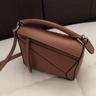 ロエベ ポシェットの通販 300点以上 | LOEWEを買うならラクマ
