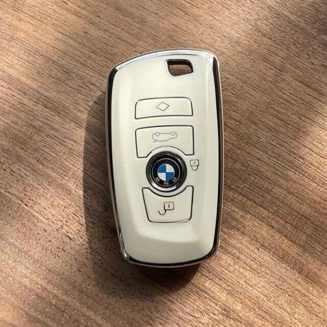 BMW(ビーエムダブリュー)のBMW キーケース TPU ホワイト 白 銀 キー カバー 鍵 f30 f10 自動車/バイクの自動車(車内アクセサリ)の商品写真