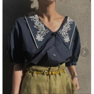 アメリヴィンテージ(Ameri VINTAGE)のMEDI EMBROIDERY COLLAR BLOUSE(シャツ/ブラウス(半袖/袖なし))