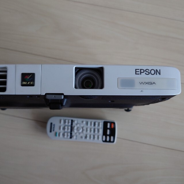 EPSON(エプソン)の中古美品　エプソン　モバイルプロジェクター スマホ/家電/カメラのテレビ/映像機器(プロジェクター)の商品写真