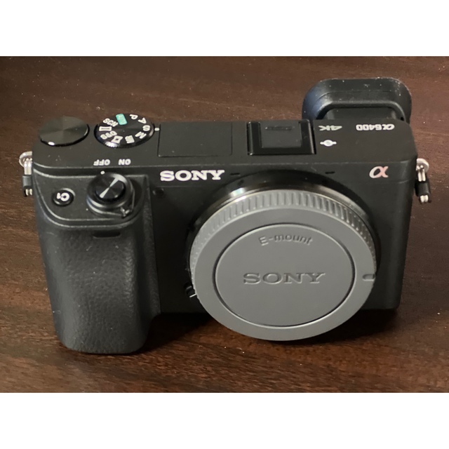 SONY(ソニー)のSONY α6400 ボディILCE-6400 互換バッテリー2個＋充電器付き！ スマホ/家電/カメラのカメラ(ミラーレス一眼)の商品写真