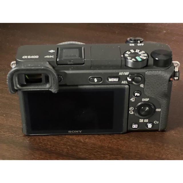 SONY(ソニー)のSONY α6400 ボディILCE-6400 互換バッテリー2個＋充電器付き！ スマホ/家電/カメラのカメラ(ミラーレス一眼)の商品写真