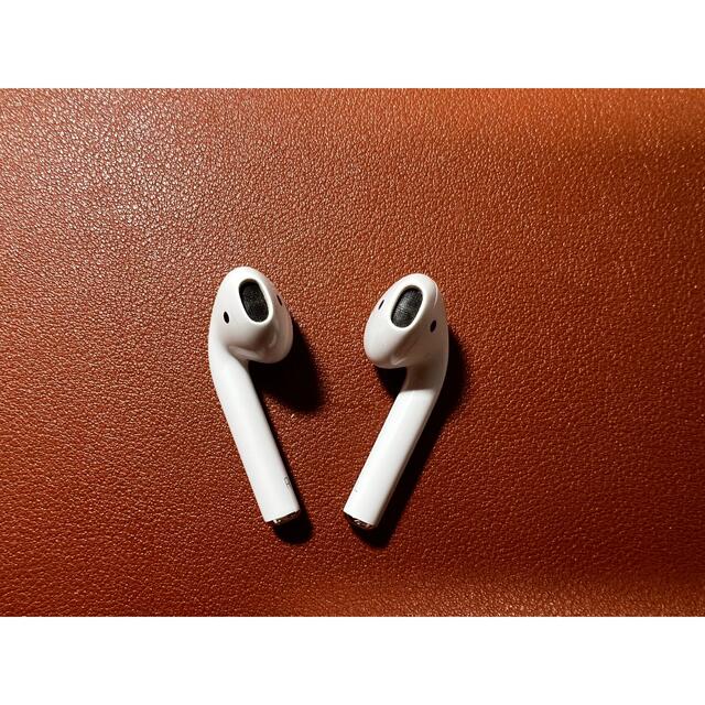 Apple(アップル)の【美品】アップル エアーポッズ Apple AirPods スマホ/家電/カメラのオーディオ機器(ヘッドフォン/イヤフォン)の商品写真