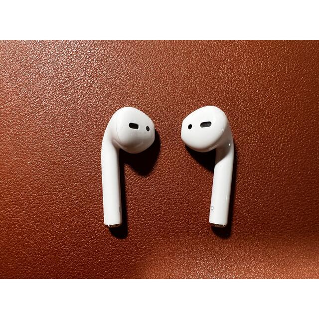 Apple(アップル)の【美品】アップル エアーポッズ Apple AirPods スマホ/家電/カメラのオーディオ機器(ヘッドフォン/イヤフォン)の商品写真