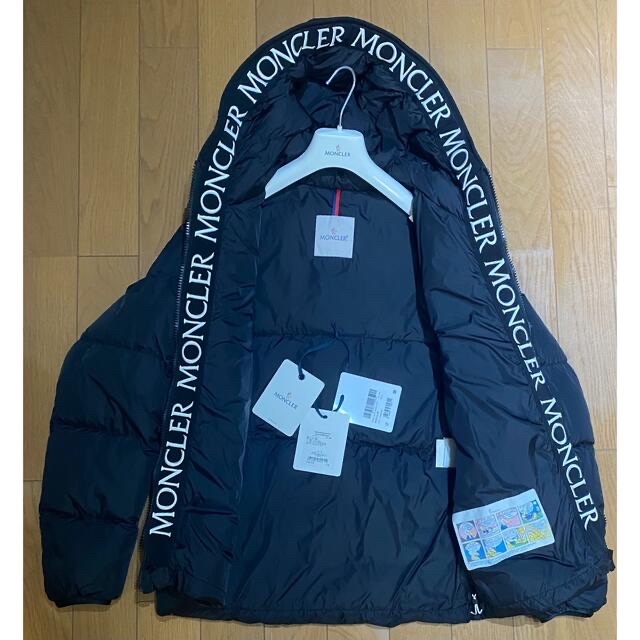 MONCLER(モンクレール)のMONCLER モンクレール　ダウンジャケット メンズのジャケット/アウター(ダウンジャケット)の商品写真