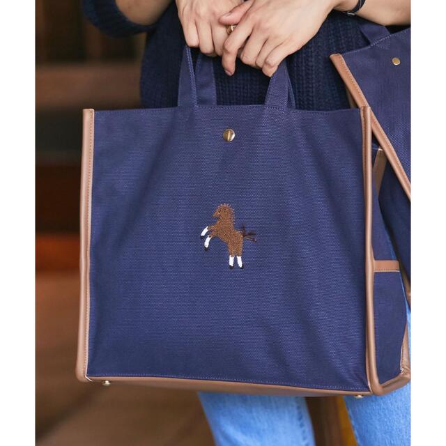 Drawer(ドゥロワー)のSEVENTENbyMIHOKAWAHITOセブンテン馬刺繍トートネイビー大 レディースのバッグ(トートバッグ)の商品写真