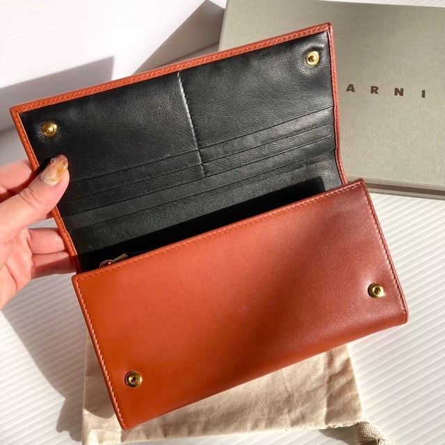 Marni(マルニ)の最終価格‼️ マルニ 長財布 シンプル フラップウォレット テラコッタ レディースのファッション小物(財布)の商品写真