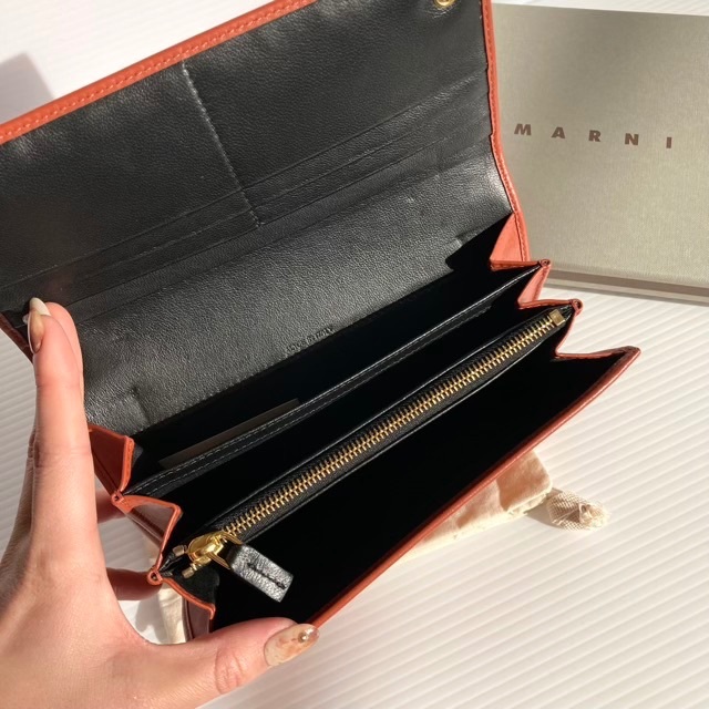 Marni(マルニ)の最終価格‼️ マルニ 長財布 シンプル フラップウォレット テラコッタ レディースのファッション小物(財布)の商品写真