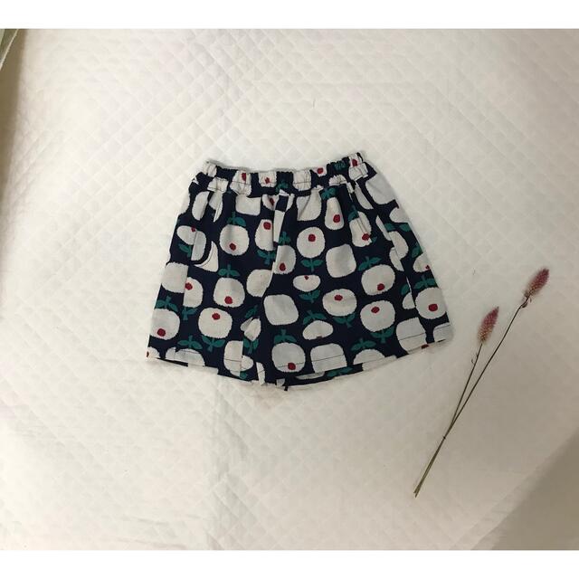 【ショートパンツ90size】北欧調ボタンフラワー　ネイビー キッズ/ベビー/マタニティのキッズ服女の子用(90cm~)(パンツ/スパッツ)の商品写真