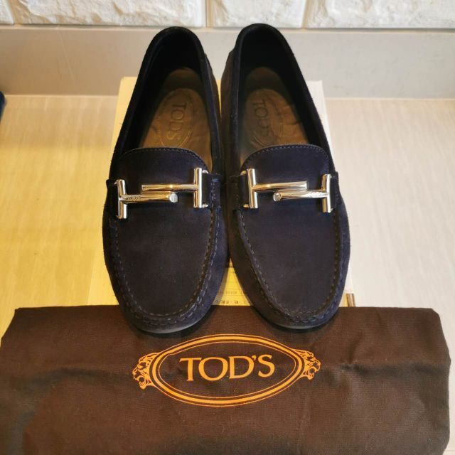 TOD'S(トッズ)のTod’s 23.5㎝　伊製　紺　ドライビングシューズ　スエード　ローファー レディースの靴/シューズ(スリッポン/モカシン)の商品写真