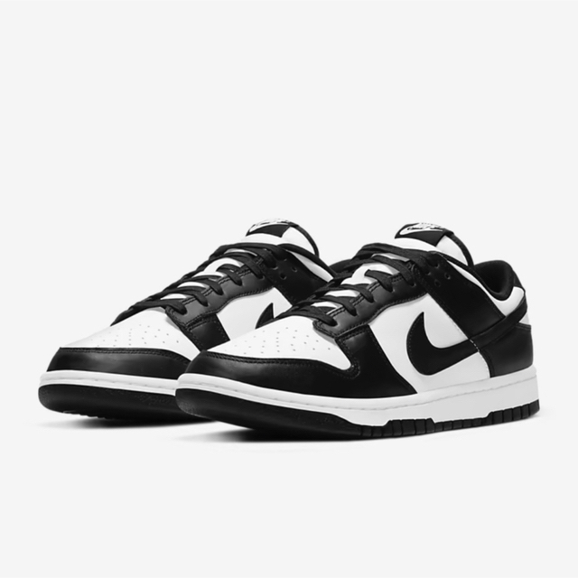 着画有 Nike Dunk Low Retro White/Black 26.5