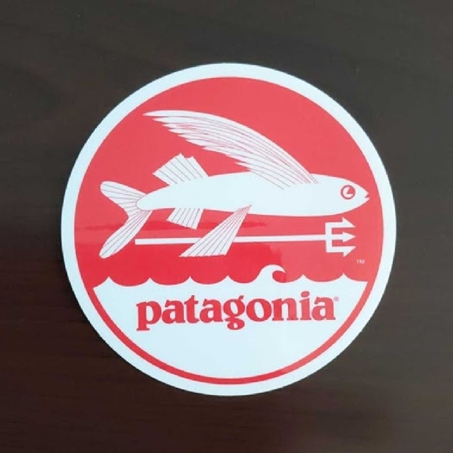 patagonia(パタゴニア)の(直径7.7cm)patagonia パタゴニア　公式ステッカー スポーツ/アウトドアのスポーツ/アウトドア その他(その他)の商品写真
