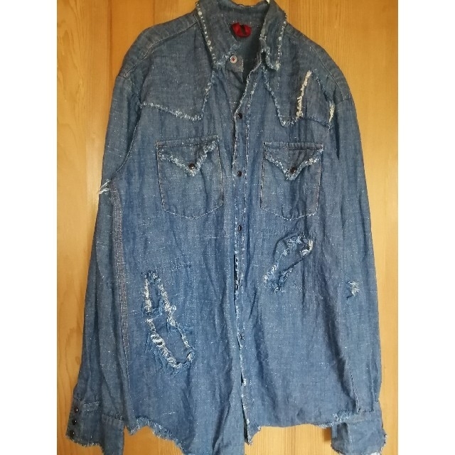 Levi's(リーバイス)の美品　Lサイズ　Levi's　フリンジダメージ加工デニムシャツ メンズのトップス(シャツ)の商品写真