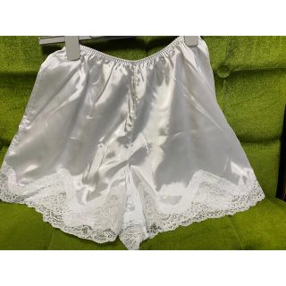 アモスタイル(AMO'S STYLE)のフレアパンツ(新品未使用)(ブライダルインナー)