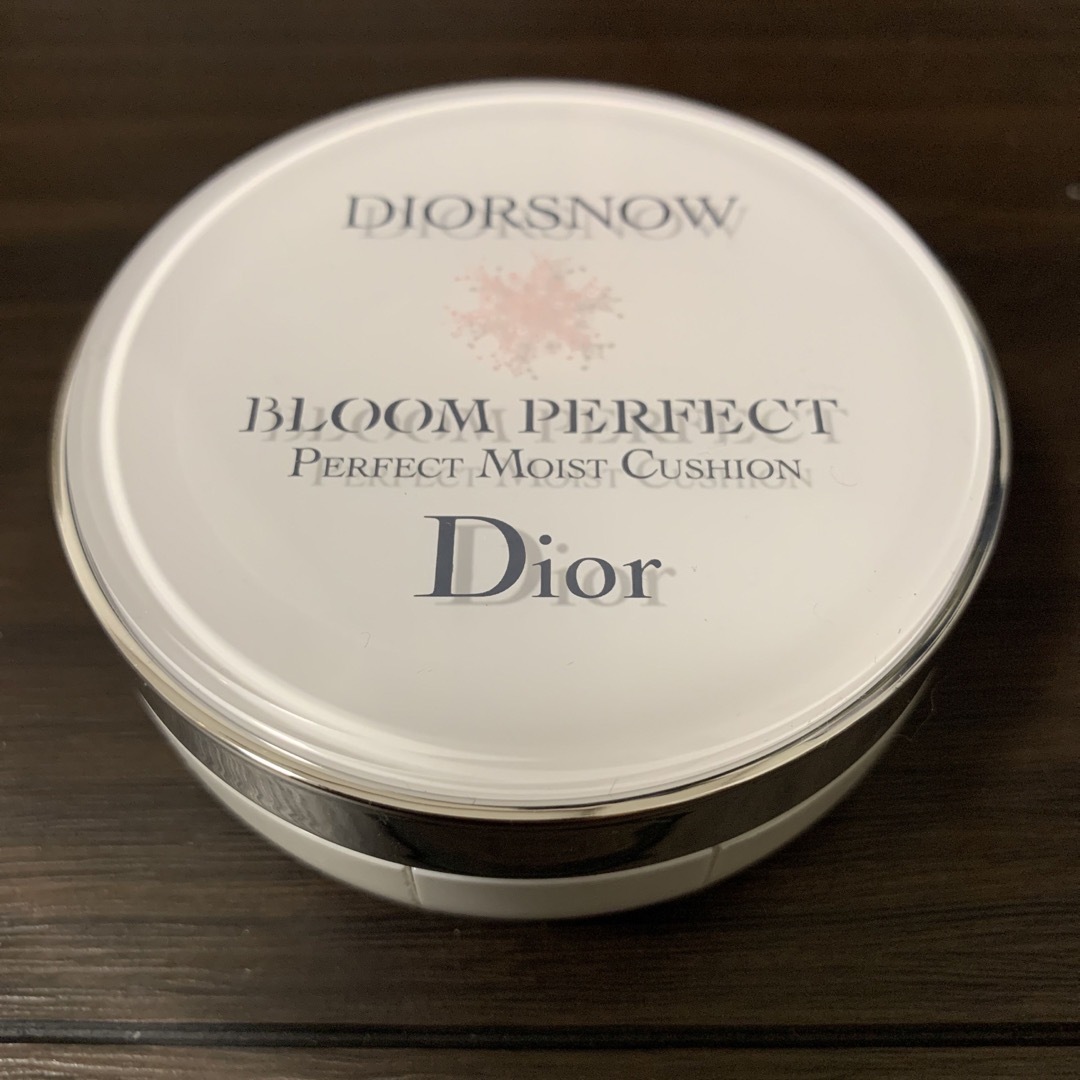Dior(ディオール)のDior スノー ブルーム パーフェクト クッション プレメイクアップ 010 コスメ/美容のベースメイク/化粧品(ファンデーション)の商品写真