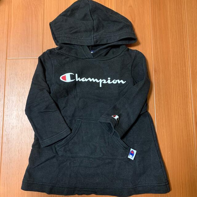 Champion(チャンピオン)のチャンピオン　パーカーワンピース キッズ/ベビー/マタニティのキッズ服女の子用(90cm~)(ワンピース)の商品写真