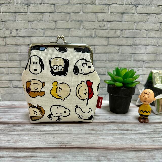 SNOOPY(スヌーピー)のhandmade★がまぐちポーチ (スヌーピー・face・生成) ハンドメイドのファッション小物(ポーチ)の商品写真