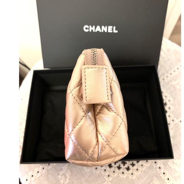 CHANEL(シャネル)の【CHANEL】ピンクゴールドポーチ レディースのファッション小物(ポーチ)の商品写真