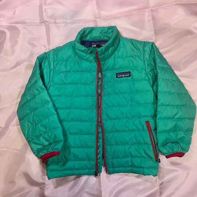 patagonia(パタゴニア)の【3T】パタゴニア　ダウンジャケット キッズ/ベビー/マタニティのキッズ服男の子用(90cm~)(ジャケット/上着)の商品写真