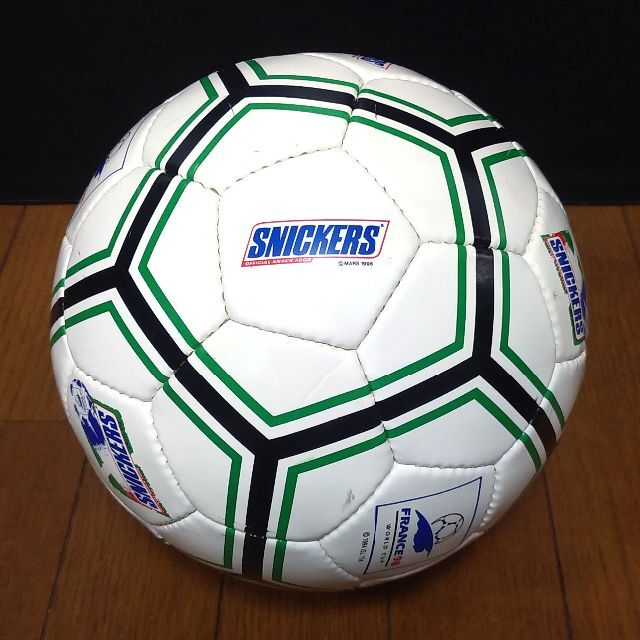 SNICKERS サッカーボール　非売品　ノベルティ スポーツ/アウトドアのサッカー/フットサル(ボール)の商品写真