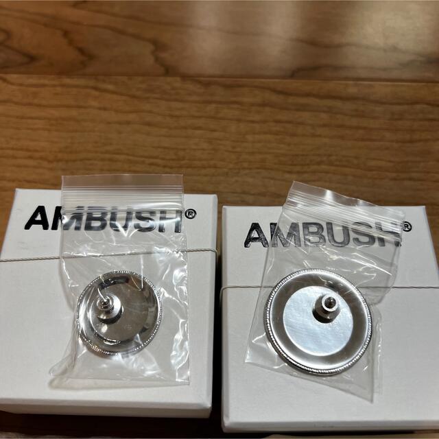 AMBUSH(アンブッシュ)のLevi’s × AMBUSH  ピンバッジ　大小セット エンタメ/ホビーのアニメグッズ(バッジ/ピンバッジ)の商品写真