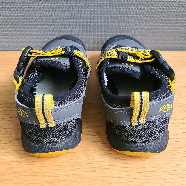 KEEN(キーン)のKEEN　キッズアウトドアシューズ　コモドドラゴン キッズ/ベビー/マタニティのキッズ靴/シューズ(15cm~)(アウトドアシューズ)の商品写真