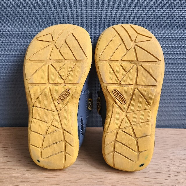 KEEN(キーン)のKEEN　キッズアウトドアシューズ　コモドドラゴン キッズ/ベビー/マタニティのキッズ靴/シューズ(15cm~)(アウトドアシューズ)の商品写真