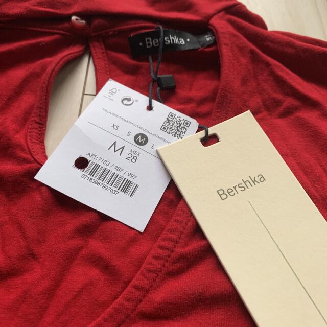 Bershka(ベルシュカ)の新品　ベルシュカ  カットソー レディースのトップス(カットソー(長袖/七分))の商品写真