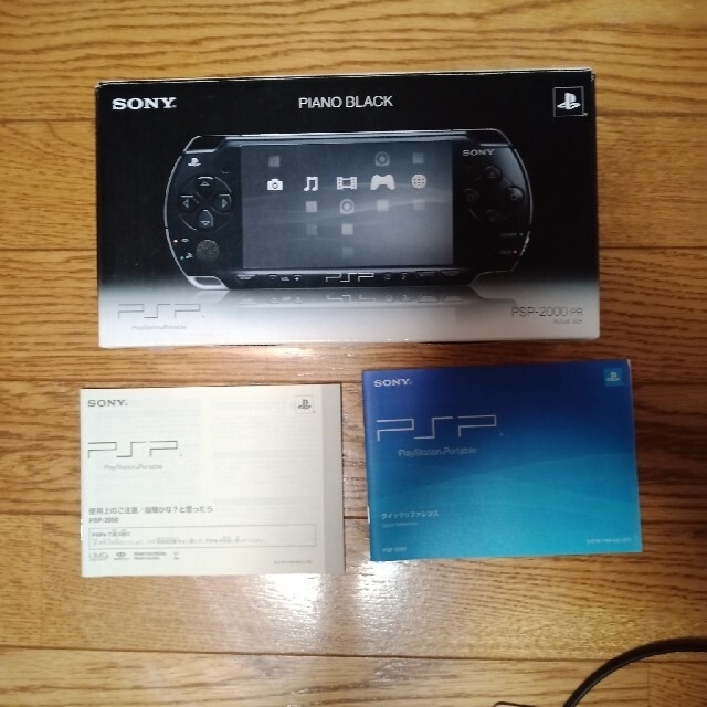 SONY(ソニー)のPSP-2000　本体 エンタメ/ホビーのゲームソフト/ゲーム機本体(携帯用ゲーム機本体)の商品写真