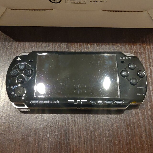 SONY(ソニー)のPSP-2000　本体 エンタメ/ホビーのゲームソフト/ゲーム機本体(携帯用ゲーム機本体)の商品写真