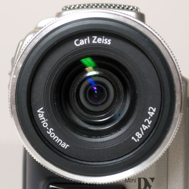 SONY(ソニー)のSONY デジタルビデオカメラ DCR-PC100 miniDVテープ再生に スマホ/家電/カメラのカメラ(ビデオカメラ)の商品写真