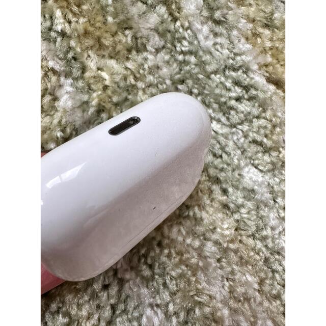 Apple(アップル)のAirPodspro ケース　Apple純正　美品　エアポッズ スマホ/家電/カメラのオーディオ機器(ヘッドフォン/イヤフォン)の商品写真