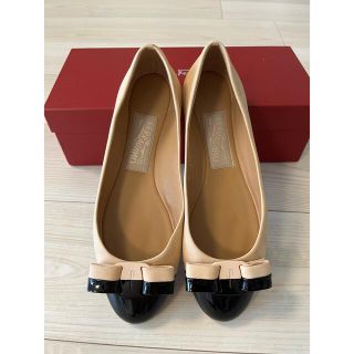 Salvatore Ferragamo(バレエシューズ ・ ベージュ系)のフリマ Salvatore Ferragamo(バレエシューズ ・ ベージュ系)のフリマ