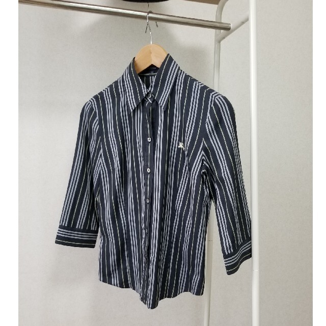 BURBERRY(バーバリー)のBURBERRYシャツ　ネイビーストライプ レディースのトップス(シャツ/ブラウス(長袖/七分))の商品写真