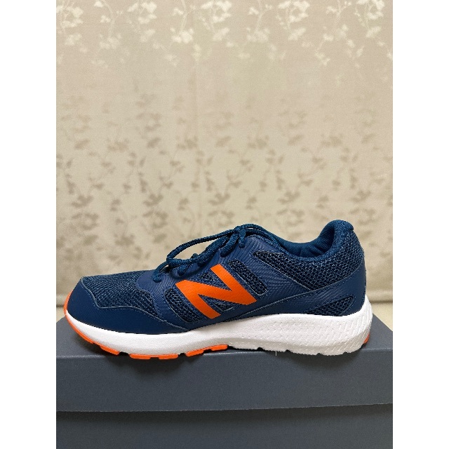 New Balance(ニューバランス)のキッズ用スニーカー キッズ/ベビー/マタニティのキッズ靴/シューズ(15cm~)(スニーカー)の商品写真