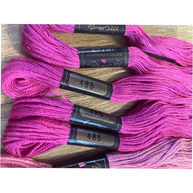 刺繍糸　ピンク系　COSMO  30本セット ハンドメイドの素材/材料(生地/糸)の商品写真