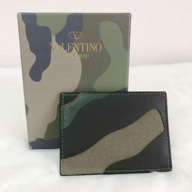 valentino garavani - 美品★ヴァレンティノガラヴァーニ カードケース カモフラ柄 迷彩 黒 カーキの通販 by モネ