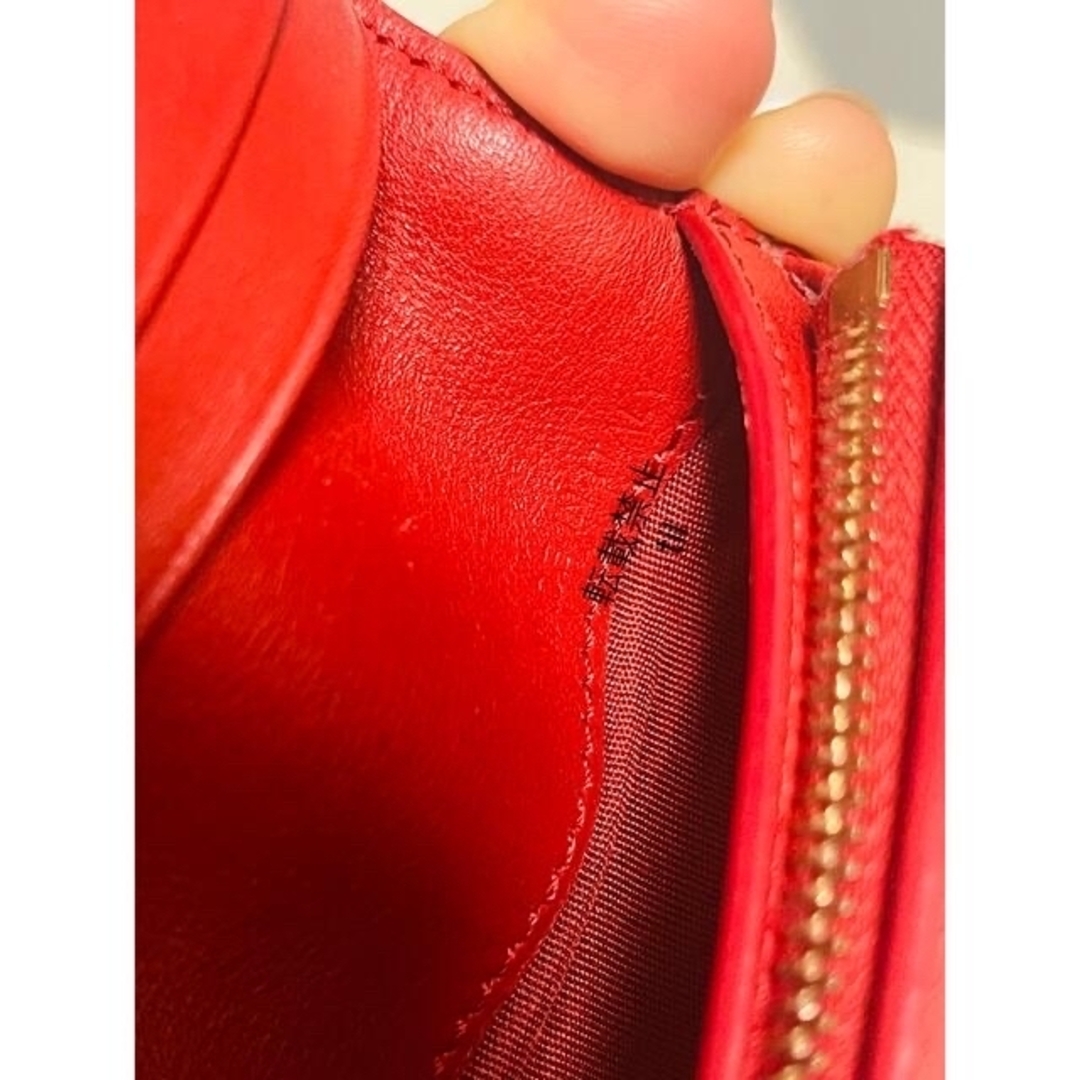 VALENTINO(ヴァレンティノ)の美品　ヴァレンティノ　折り財布　口紅　リップ　デザイン　 レディースのファッション小物(財布)の商品写真