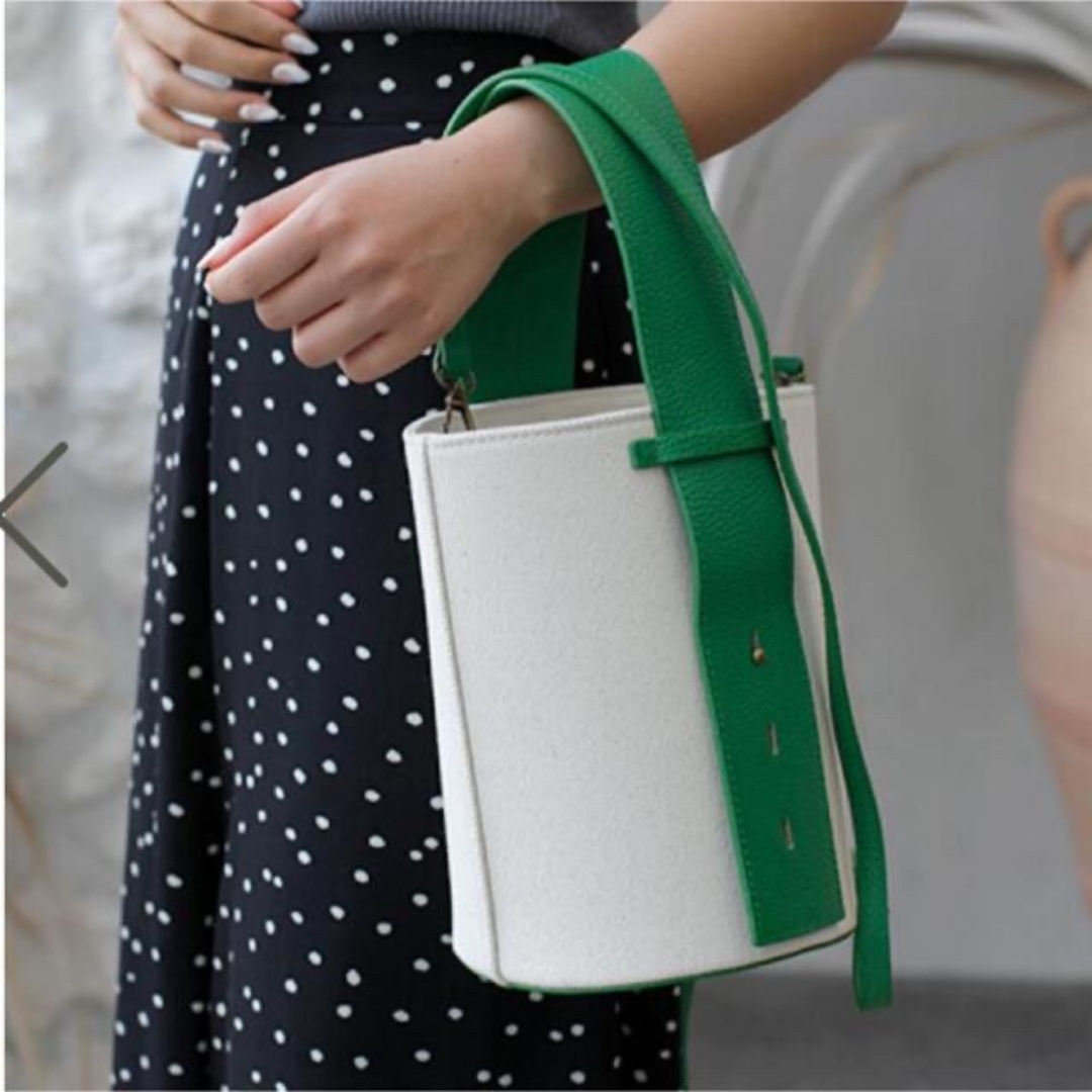 room306 CONTEMPORARY - Thick Belt Round Bucket Bag
