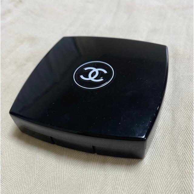 CHANEL(シャネル)のCHANEL アイシャドウ　レ　キャトル　オンブル　　ブルーセレスト　92 コスメ/美容のベースメイク/化粧品(アイシャドウ)の商品写真