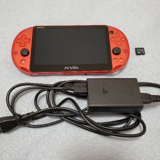 プレイステーションヴィータ(PlayStation Vita)のPS vita本体 メタリック レッド pch-2000 16Gメモリーカード付(携帯用ゲーム機本体)