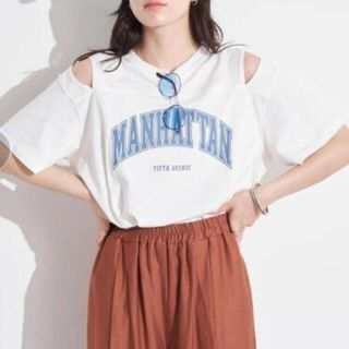 アースミュージックアンドエコロジー(earth music & ecology)のショルダースリットショートTシャツ(Tシャツ(半袖/袖なし))