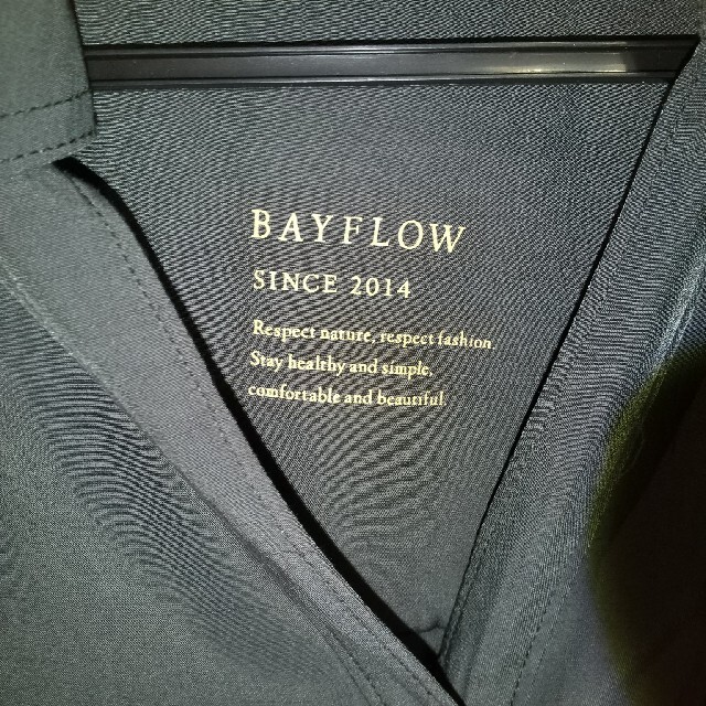 BAYFLOW(ベイフロー)の新品タグ付 BAYFLOW チャコールグレー シャツ レディースのトップス(シャツ/ブラウス(長袖/七分))の商品写真