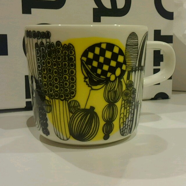 marimekko(マリメッコ)の新品・marimekko ・マグカップ２つセット インテリア/住まい/日用品のキッチン/食器(グラス/カップ)の商品写真