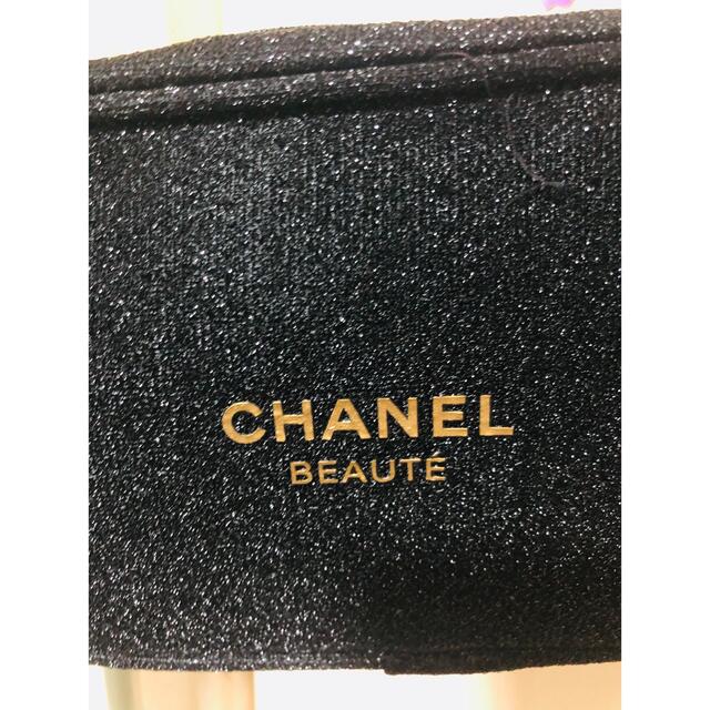 CHANEL(シャネル)のなーこ様専用　未使用　CHANEシャネル　ノベルティポーチ　黒　ラメ入り　 レディースのファッション小物(ポーチ)の商品写真