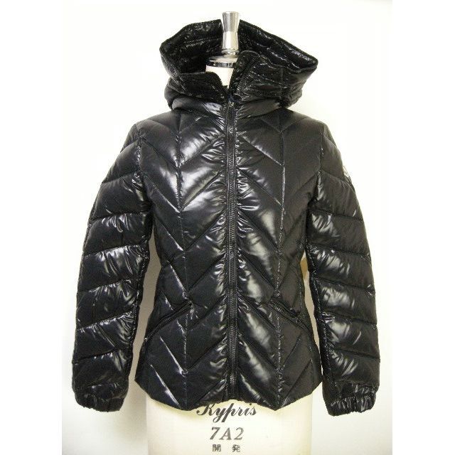 MONCLER(モンクレール)のキッズ12A(大人女性00-0)新品モンクレールPATRICIAダウンジャケット キッズ/ベビー/マタニティのキッズ服女の子用(90cm~)(ジャケット/上着)の商品写真