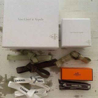 【人気沸騰】ヘアアクセサリーヴァンクリーフアンドアーペル ショッパーの通販 100点以上 | Van